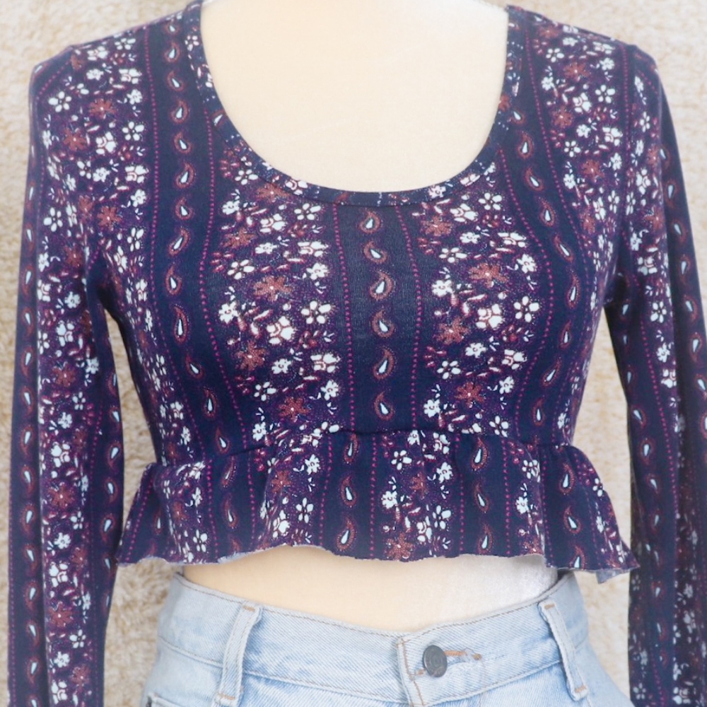 Floral bell sleve top - Picture 3 of 4
